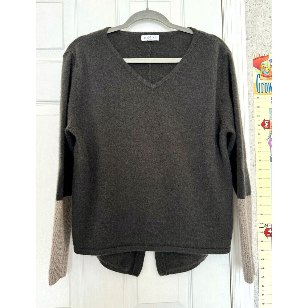 Knyt & Lynk 100% Cashmere Women’s Medium Sweater Tan Grey V Neck